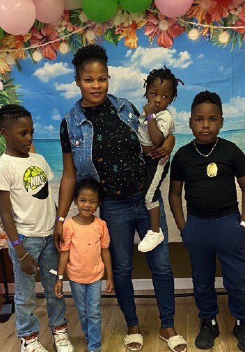 AladywithfourchildrenattheFamilyFunDayEvent..jpg A lady with four children at the Family Fun Day Event.